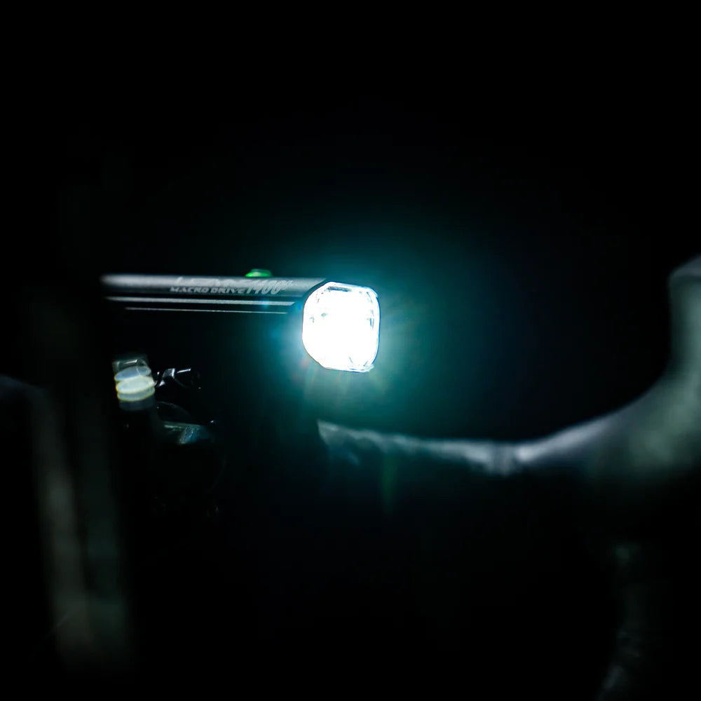 Lezyne Macro Drive 1400+ Frontlicht am Rennrad im Einsatz